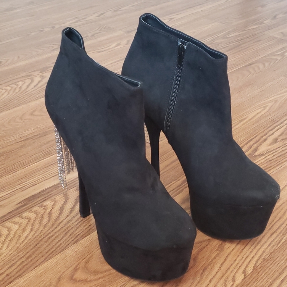 Black heeled booties